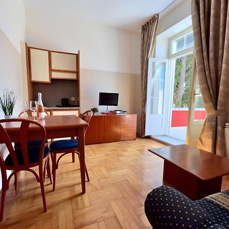 Villa Valdepian Apartments Савудрия Экстерьер фото